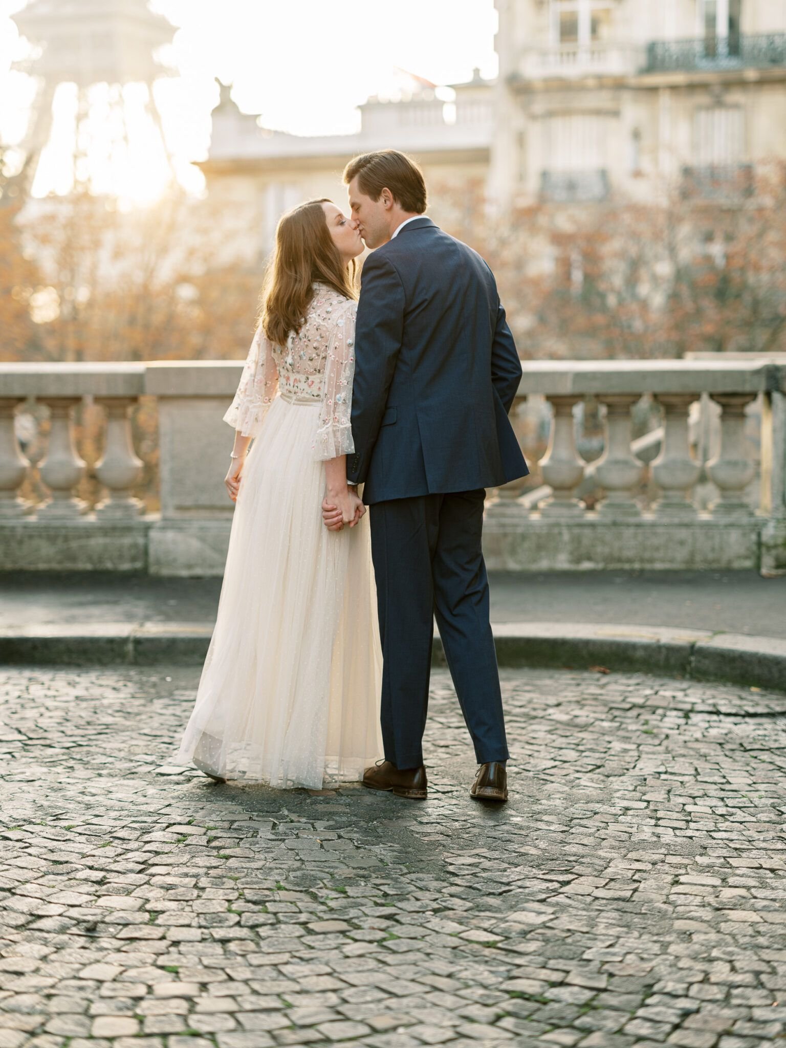 camoens eiffel tower paris couple session lace dress cobblestone golden hour