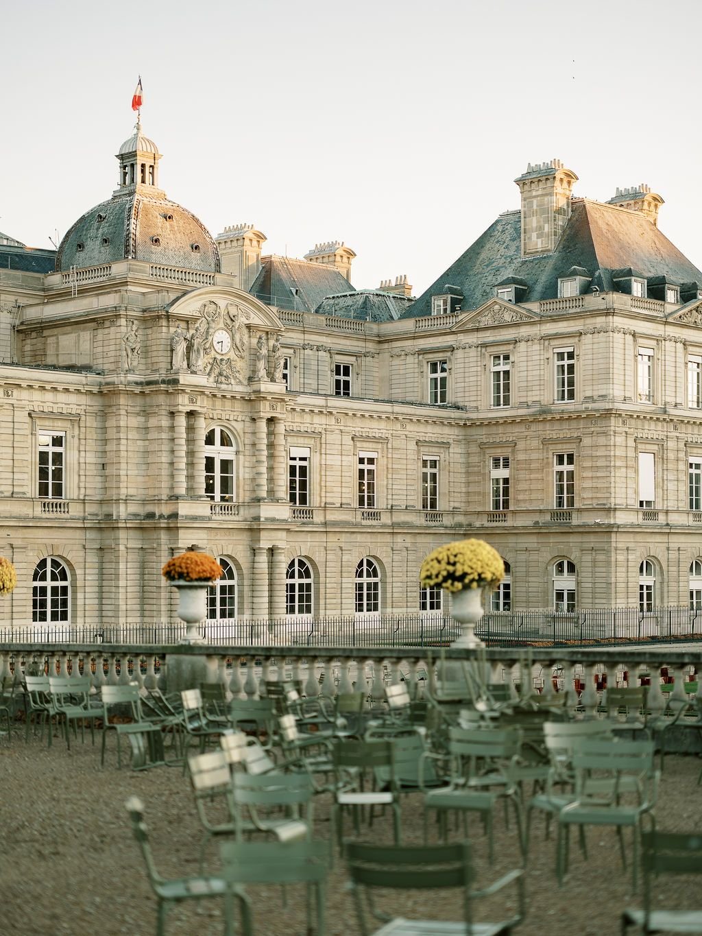 palais du luxembourg paris anniversary session baroque facade golden hour