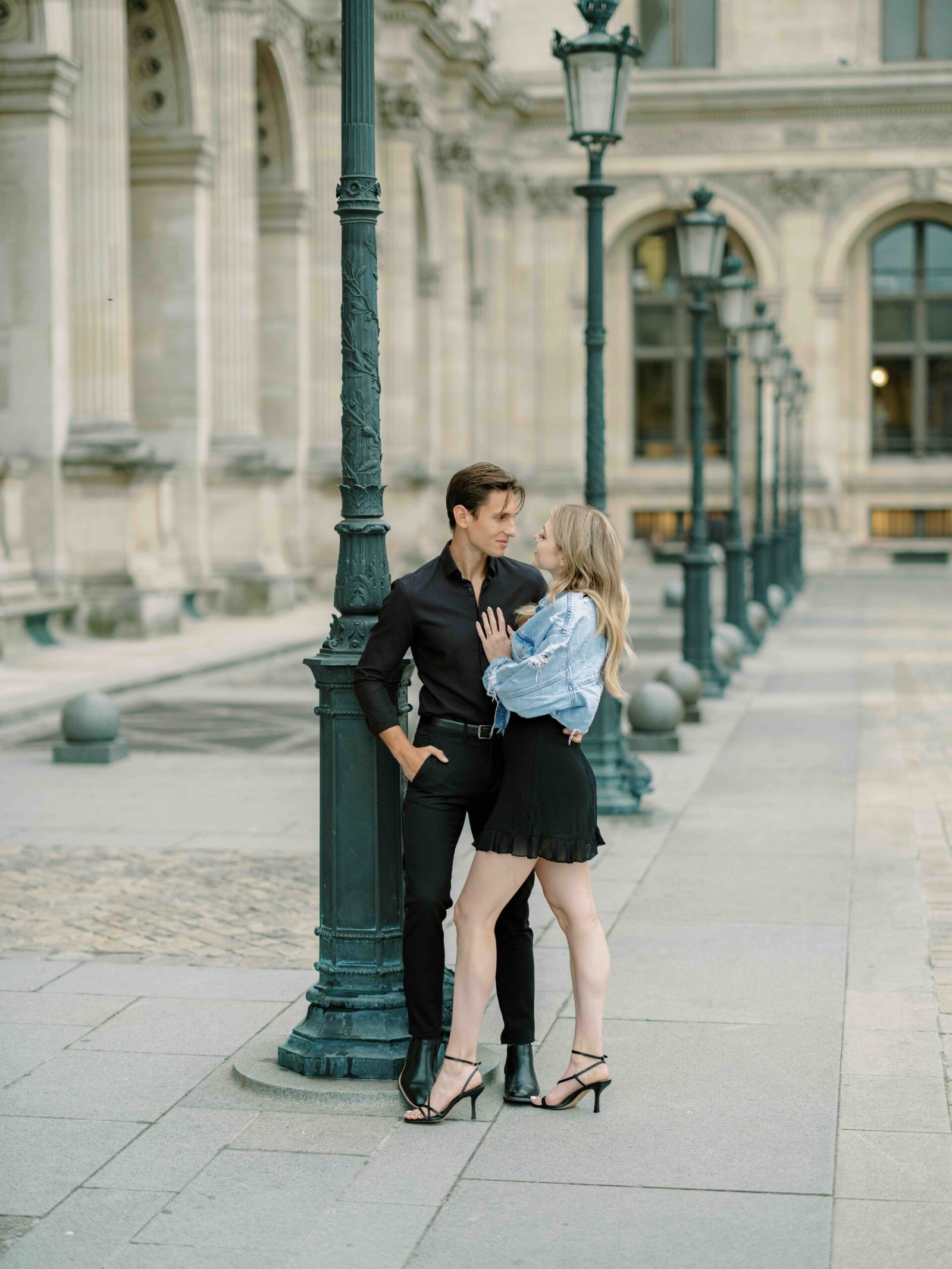 palais royal colonnade paris anniversary session couple golden hour romantic