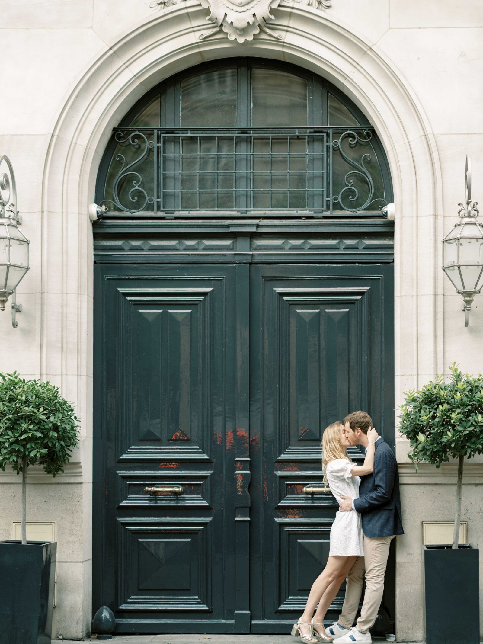 paris couple session green doors haussmann architecture golden hour anniversary