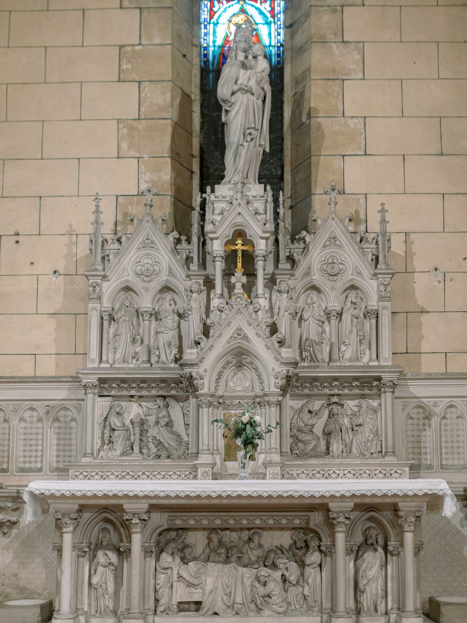 Gothic chapel ceremony at Château de la Durantie with ornate stonework and sacred atmosphere