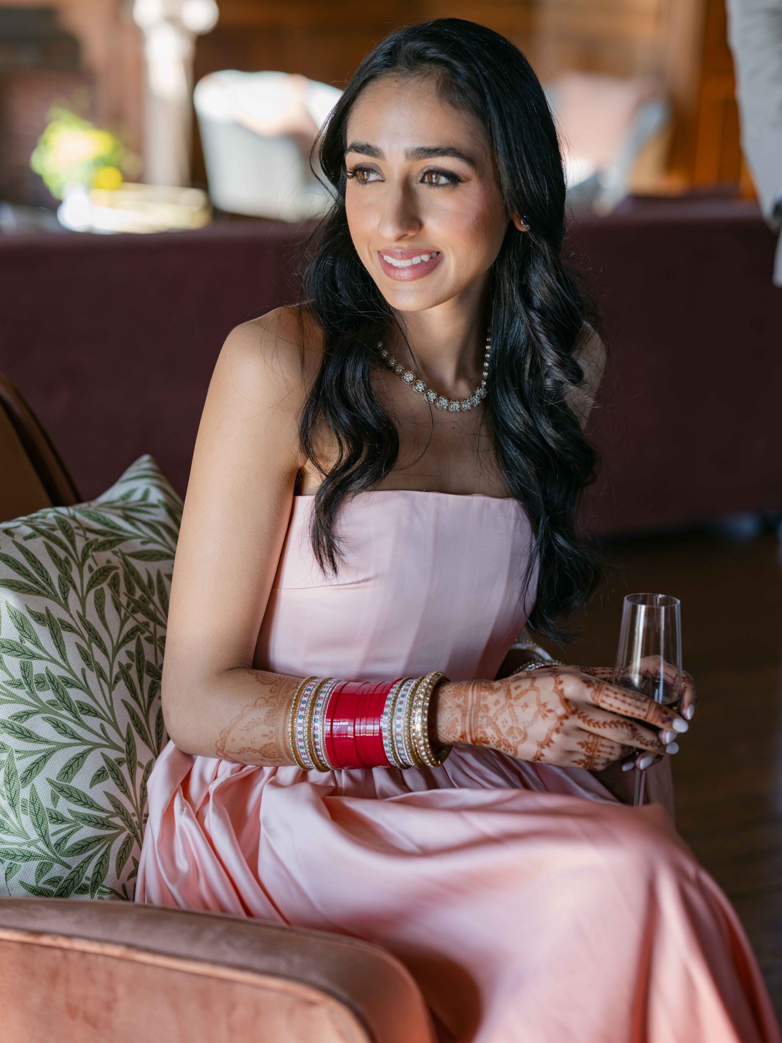 Bride with henna in a pink gown at the evening cocktail of her Lisbon wedding